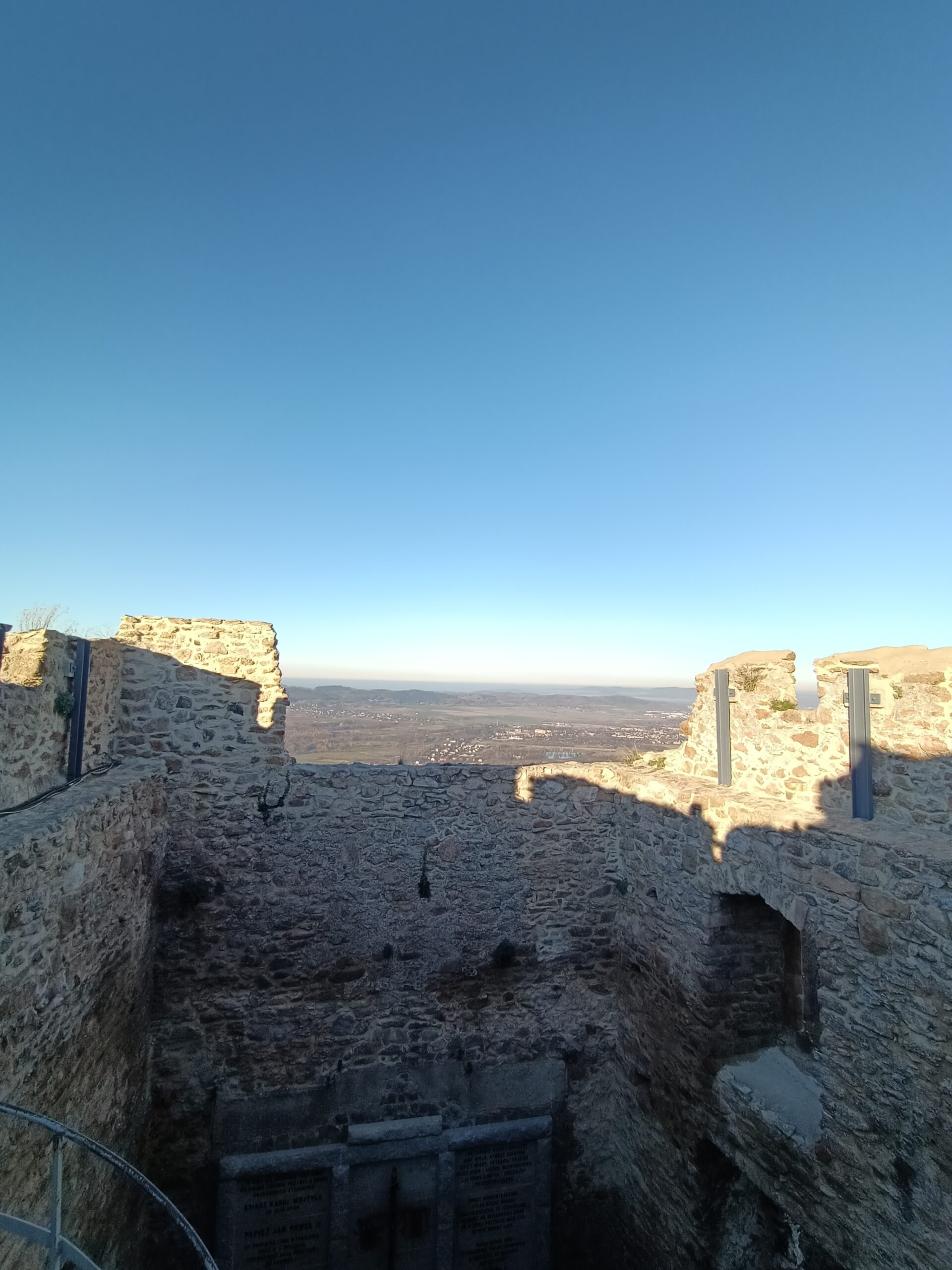 Zamek Chojnik: Niezdobyta Twierdza w Karkonoszach (Historia, Ciekawostki, Cennik, Mapa)