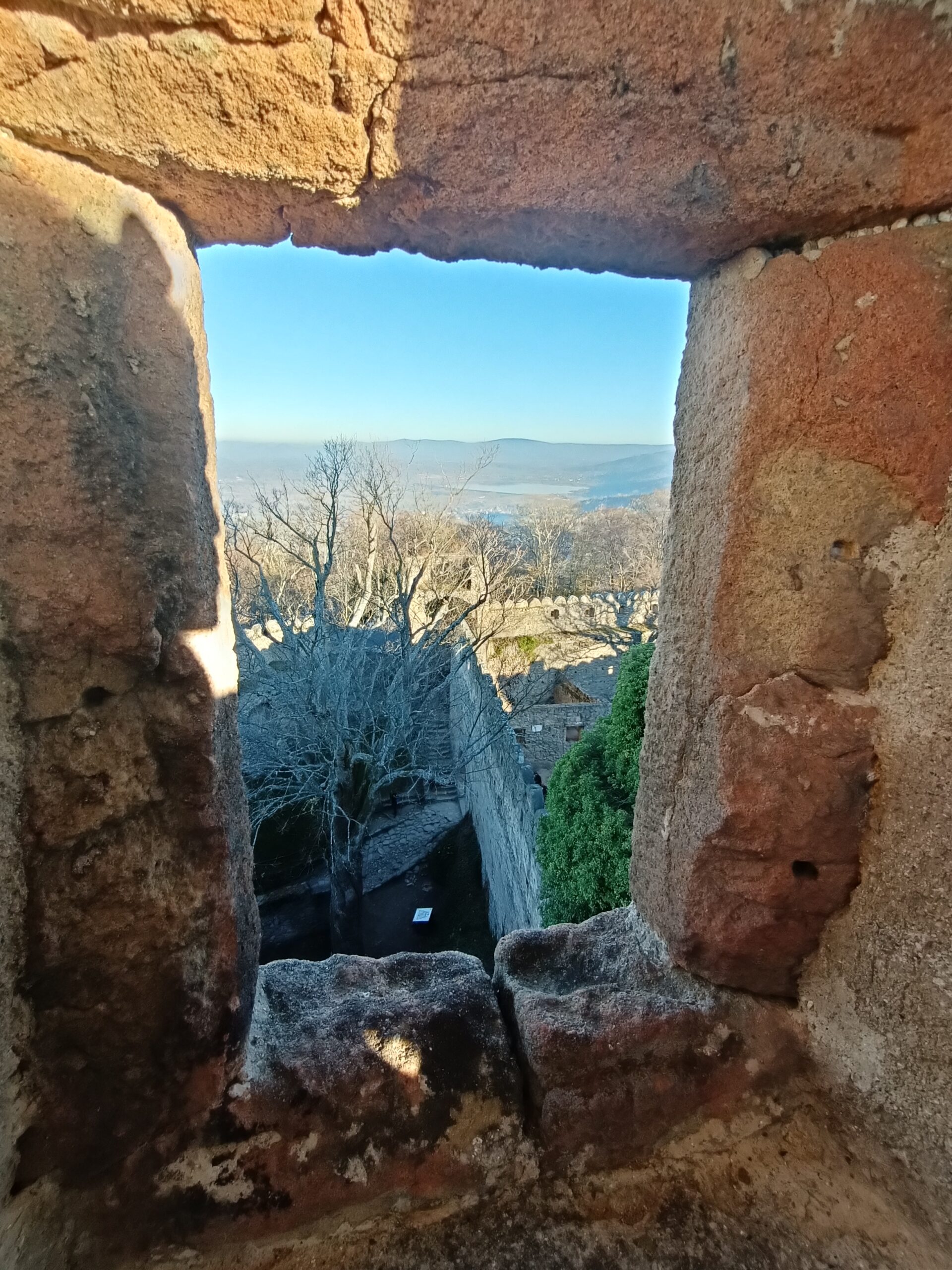 Zamek Chojnik: Niezdobyta Twierdza w Karkonoszach (Historia, Ciekawostki, Cennik, Mapa)