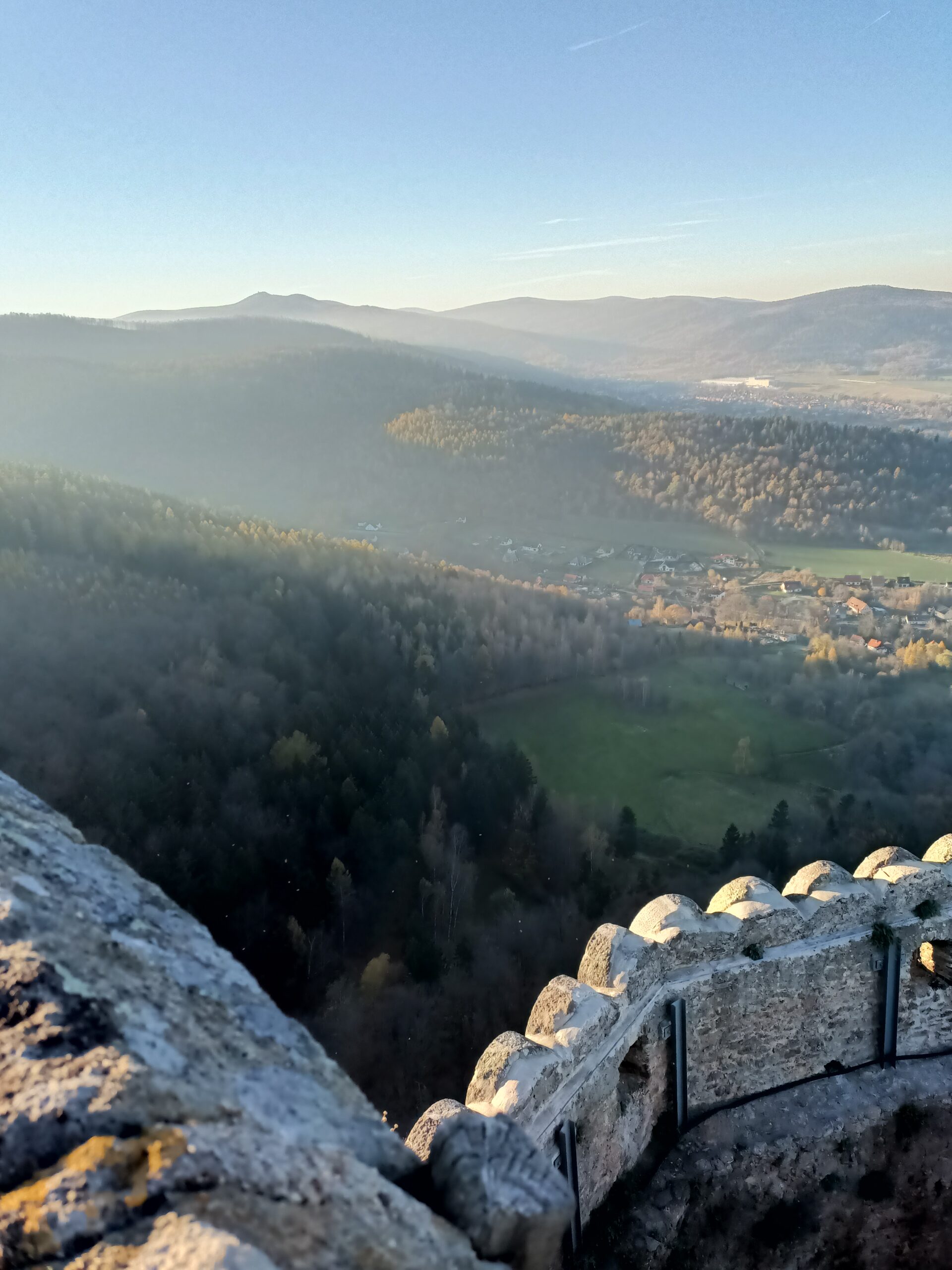 Zamek Chojnik: Niezdobyta Twierdza w Karkonoszach (Historia, Ciekawostki, Cennik, Mapa)