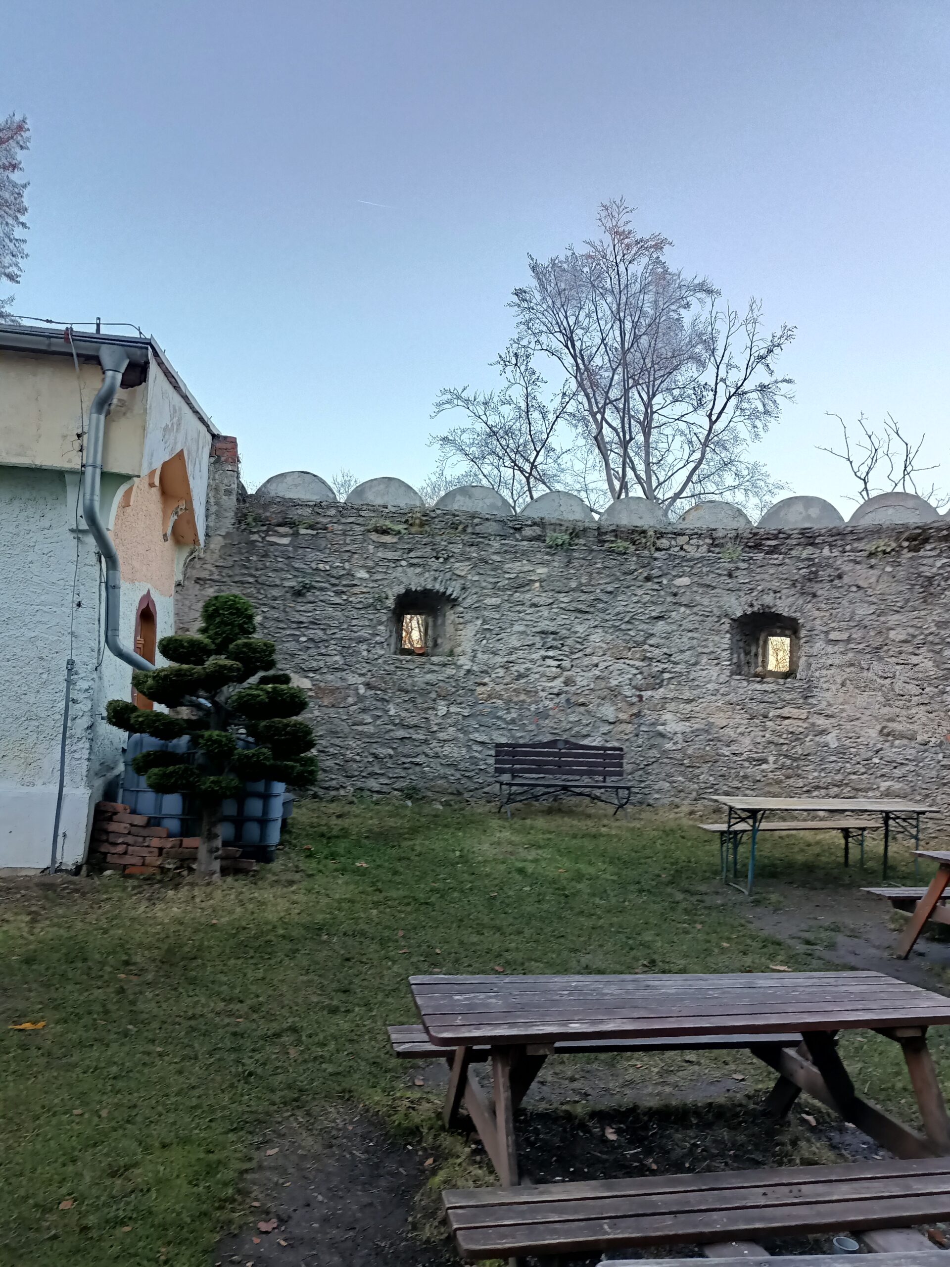 Zamek Chojnik: Niezdobyta Twierdza w Karkonoszach (Historia, Ciekawostki, Cennik, Mapa)