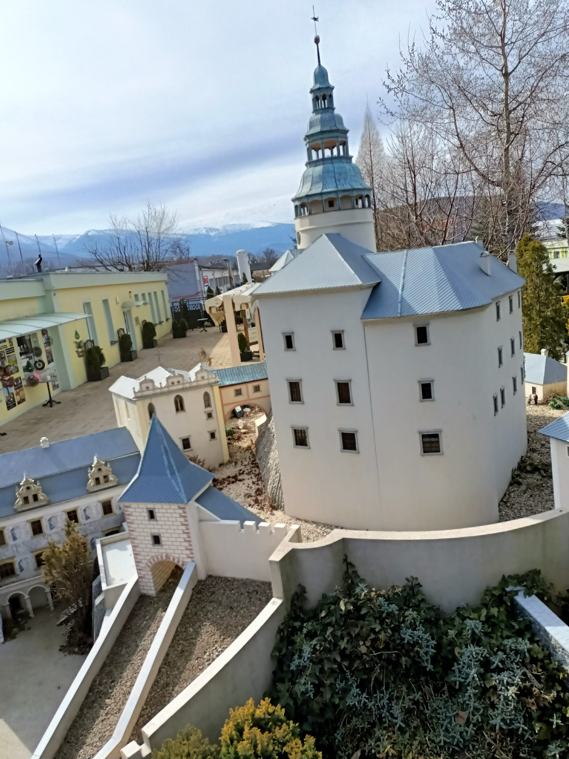 Co zobaczyć w Kowarach? Idealny plan na jednodniową wycieczkę u podnóża Karkonoszy