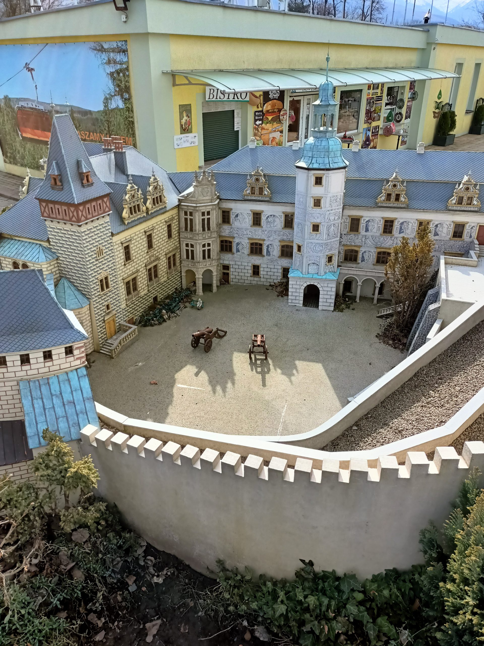 Co zobaczyć w Kowarach? Idealny plan na jednodniową wycieczkę u podnóża Karkonoszy