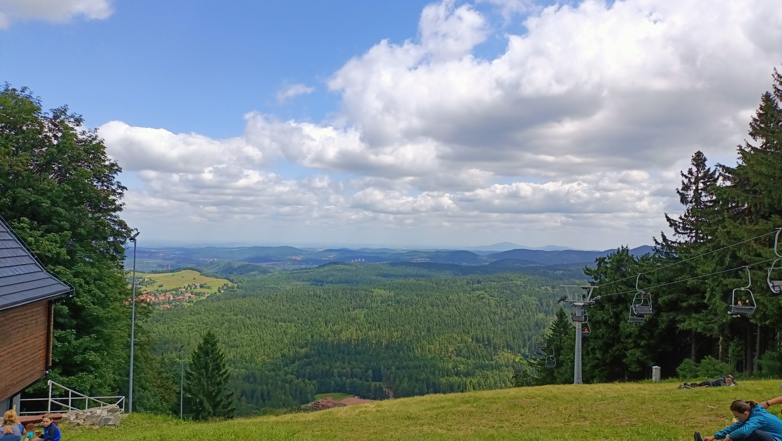 Dzikowiec Wielki: Nowa perła w koronie Sudetów. Dlaczego ta wieża widokowa to absolutny „must-see”?